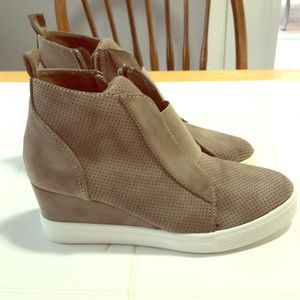 Everyday sneaker wedges.